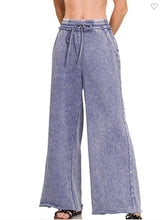 Load image into Gallery viewer, Acid Wash Fleece Palazzo Sweatpants With Pockets ￼
