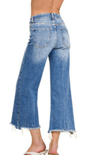Load image into Gallery viewer, Zenana Alli Cropped Jeans
