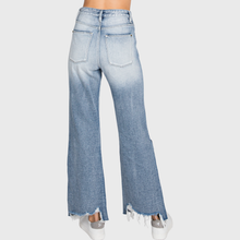 Load image into Gallery viewer, Petra153 - P558VXF-MD DISTRESSED HIGH RISE RIGID VINTAGE CROPPED FLARE
