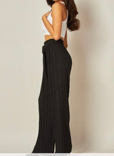 Load image into Gallery viewer, Janis Plus Solid Pleated Waist, Wide Leg Belted Pants
