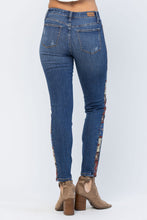 Load image into Gallery viewer, Judy Blue June Mid Rise Relaxed Fit Jeans
