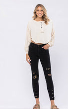 Load image into Gallery viewer, Judy Blue Wild Cat Black Midrise Leopard Patch Skinny Jeans
